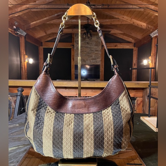 Fendi mezzaluna hobo bag with COA - Picture 2 of 16
